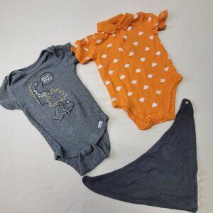 Garanimals, Gerber's Boys Dinosaur one piece bodysuit & bandana bib 3 piece set.